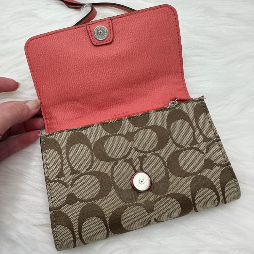 💰SALE💰 EUC Coach Avery Signature Canvas/Leather Mini Crossbody Bag - Picture 8 of 15